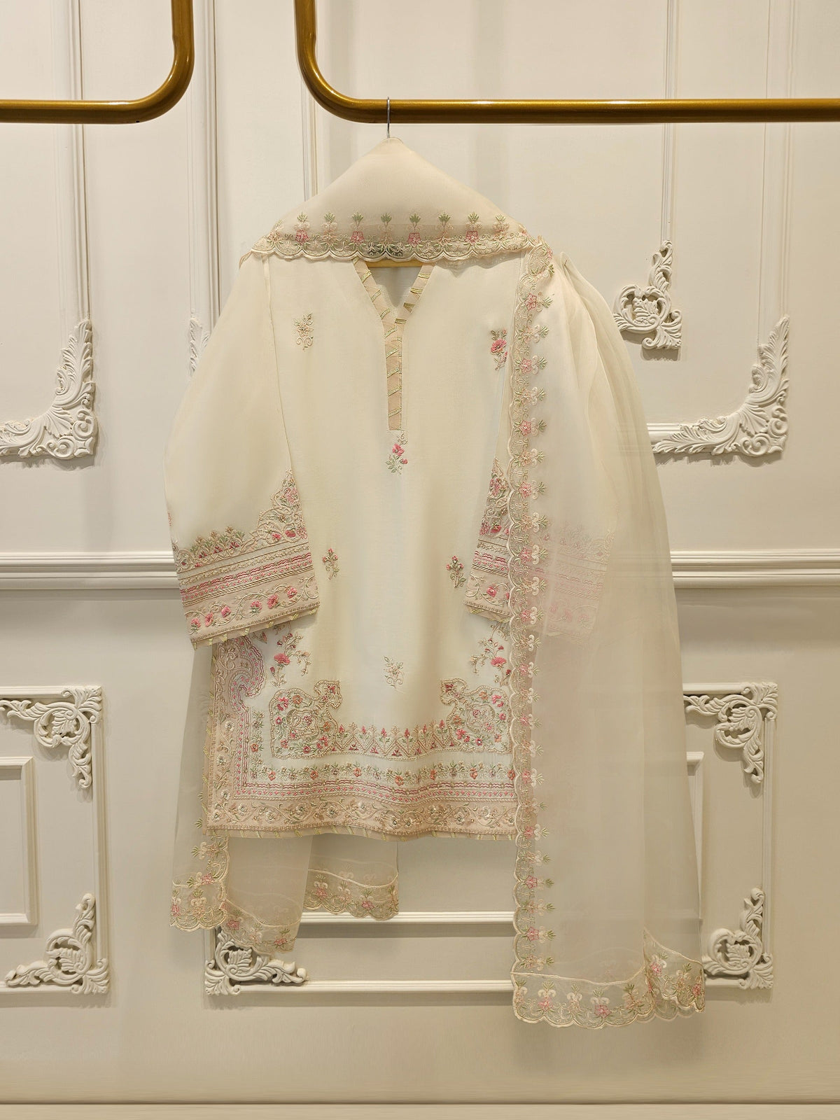 3 Piece- Pure Sheesha Silk Embroidered Suit S113238